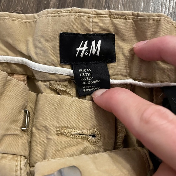 H&M Cargo Khaki Shorts - Picture 2 of 7